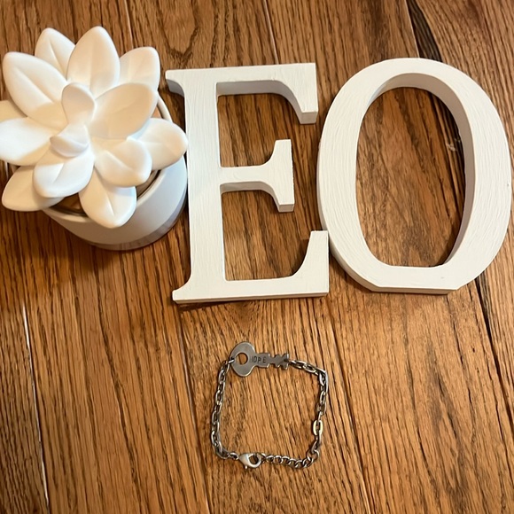 Giving Keys Bracelet - Picture 1 of 4